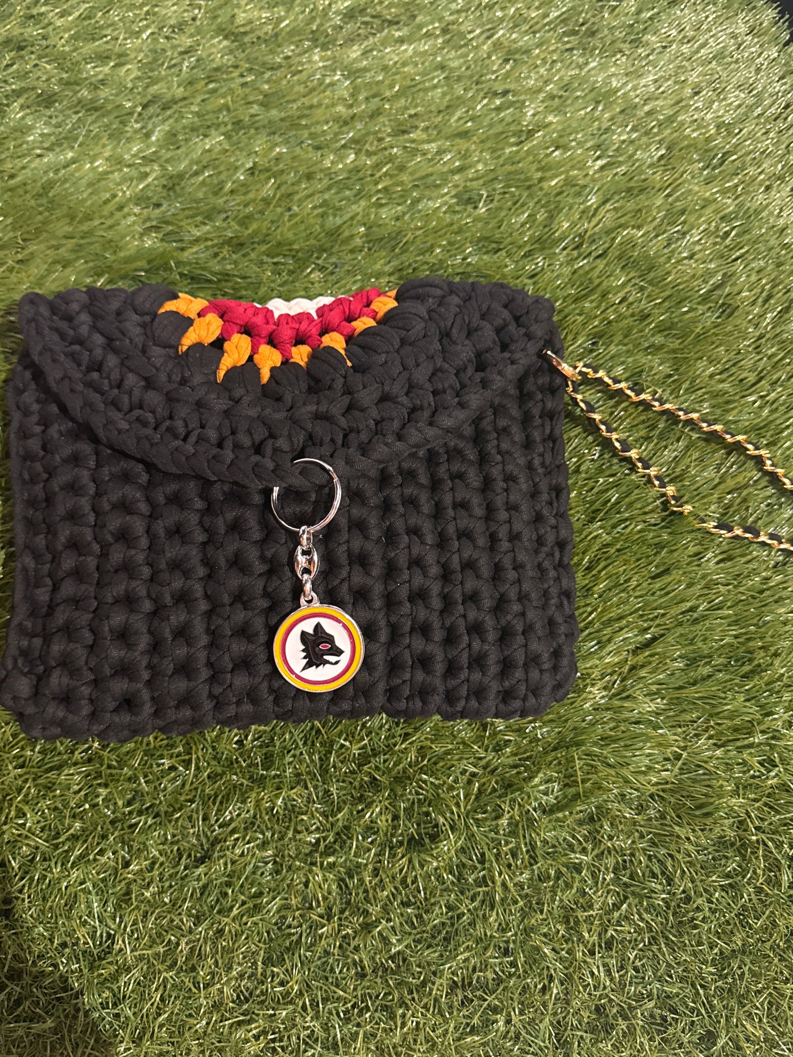 Pochette lavorata a mano